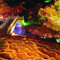 英西峰林九龍小鎮、洞天仙境、連州地下河、千年瑤寨、湟川三峽三天游()